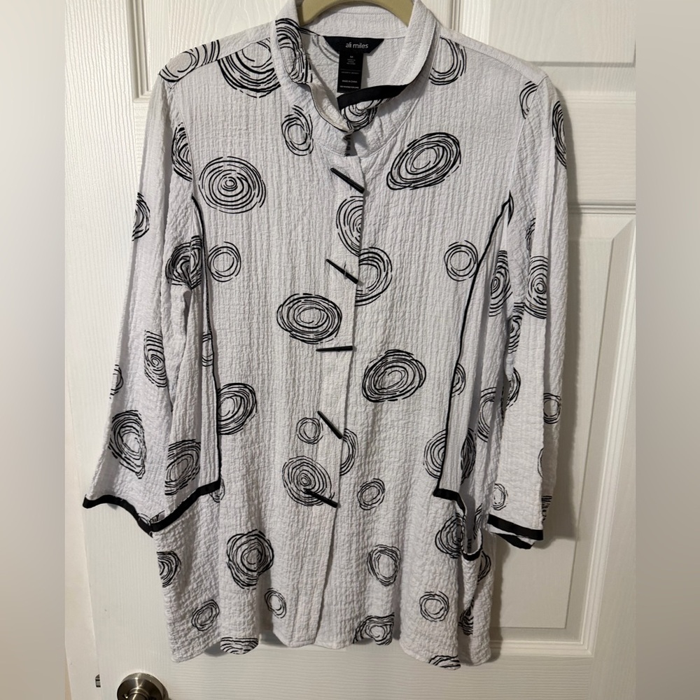 Ali Miles Top